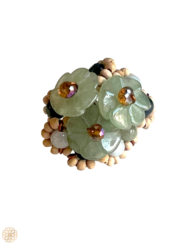 Bouquet of jade flowers ring with wooden beads
