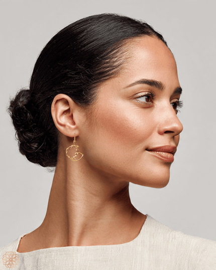 Delicate hummingbird hoop earrings - Sundara Joon