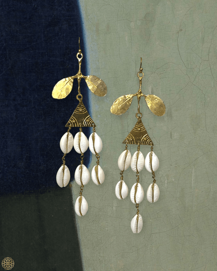 Fun inviting shell earrings - Sundara Joon