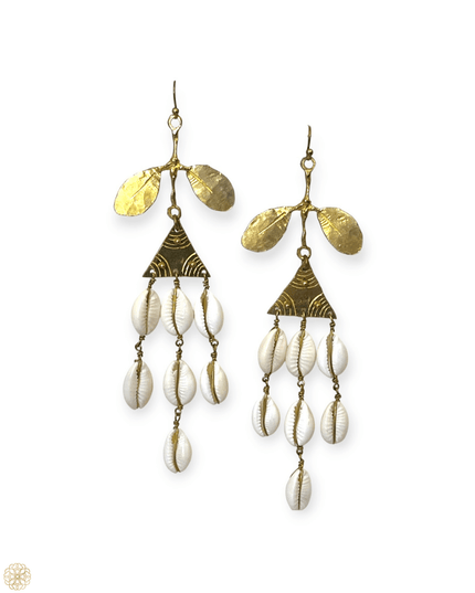 Fun inviting shell earrings - Sundara Joon