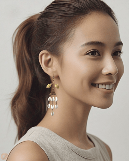 Fun inviting shell earrings - Sundara Joon