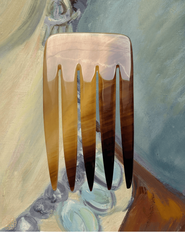 Horn hair comb and pick in a variegated caramel color - Sundara Joon