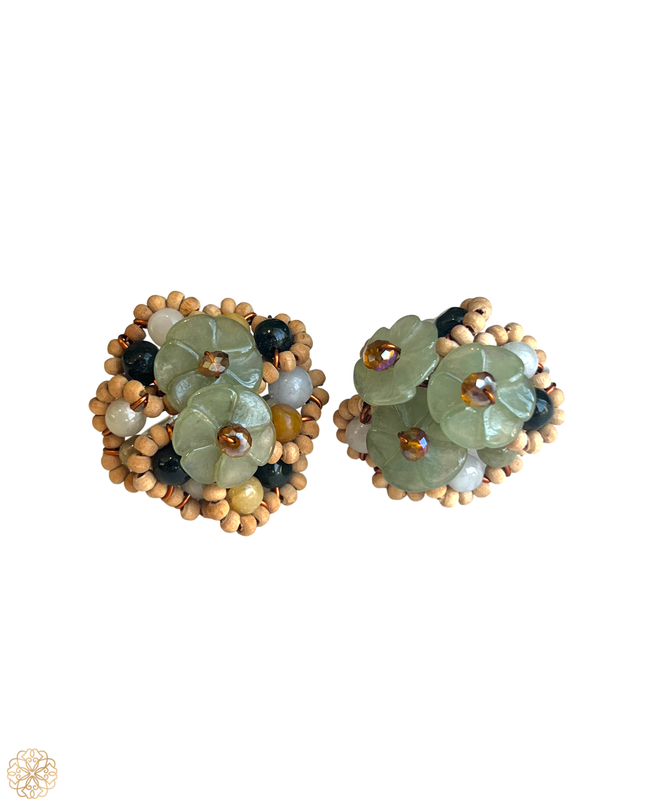 Bouquet of jade flowers ring with wooden beads
