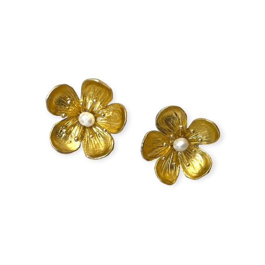 Pearl floral stud earrings - Sundara Joon