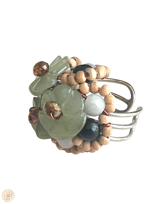 Bouquet of jade flowers ring with wooden beads