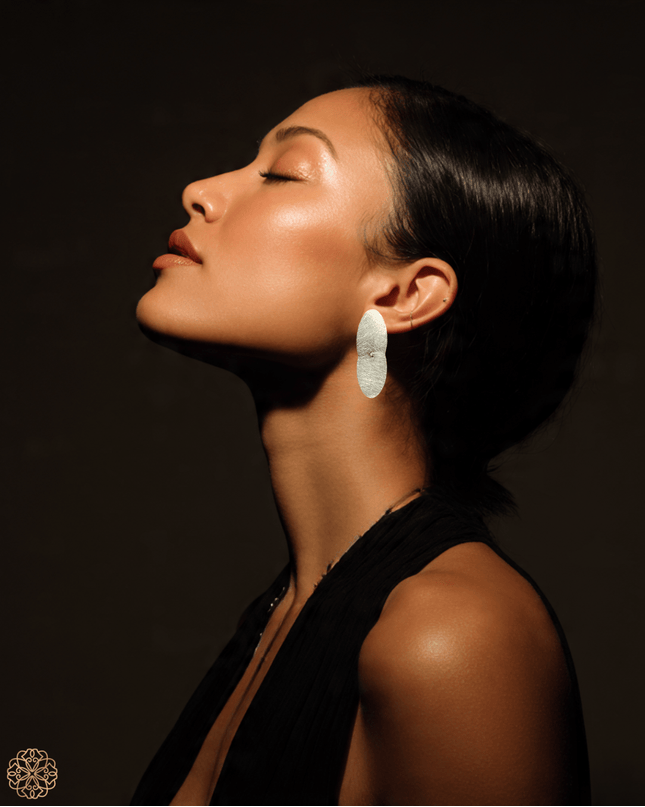 Silver modern oval drop statement earring - Sundara Joon