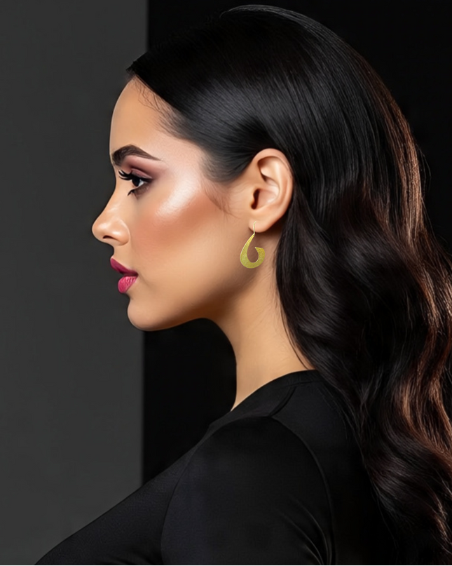 Brush metal drop earrings with a curl at the bottom - Sundara Joon