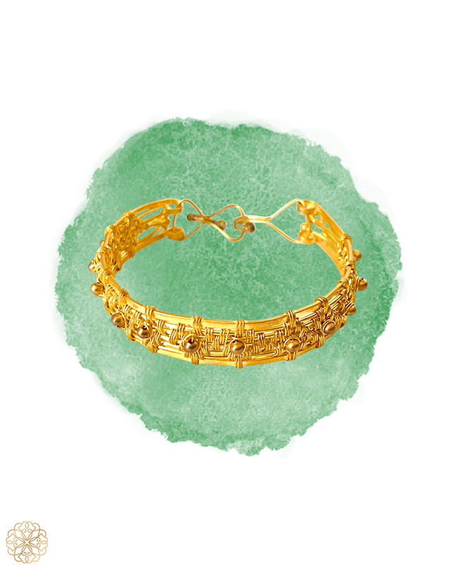 Woven metal bracelet with clasp