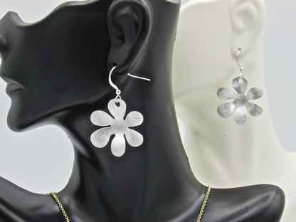 Drop simple flower metal earringsSundara Joon