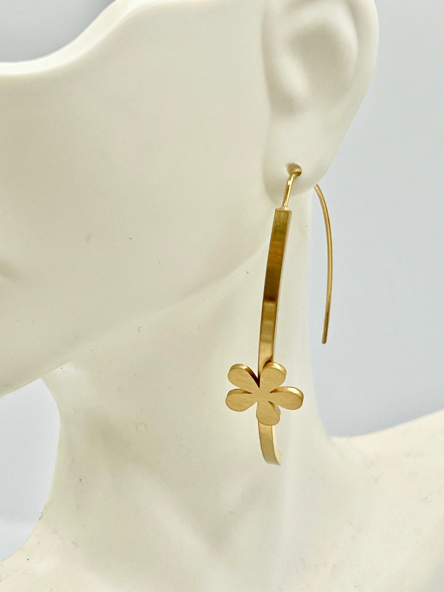Drop semi-hoop earring with flower - Sundara Joon