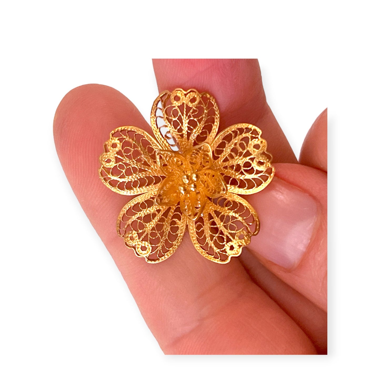 Intricate filigree flower stud earrings - Sundara Joon