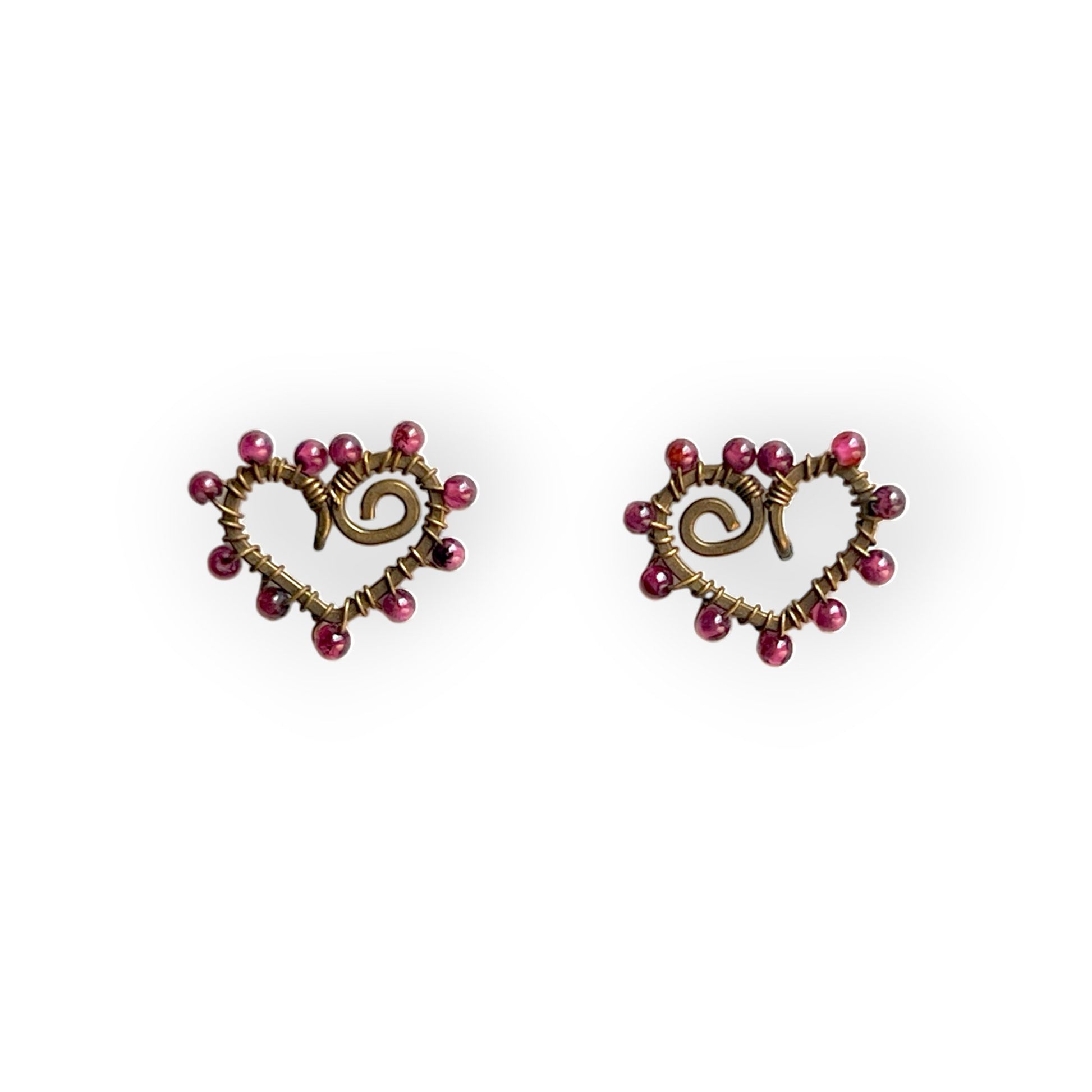 Small heart stud earrings with garnets - Sundara Joon