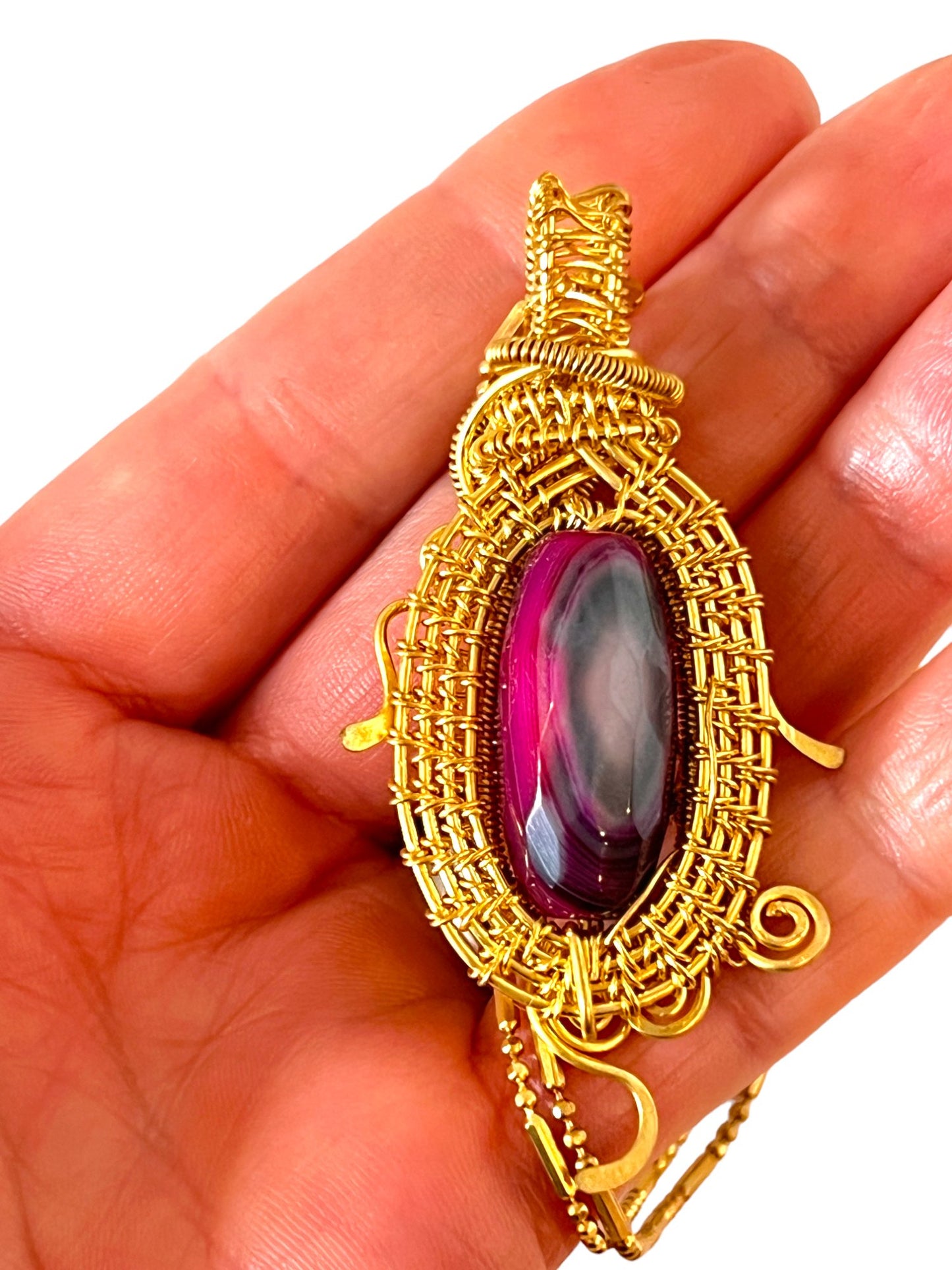 Woven oval agate pendant necklace with warm rich colors - Sundara Joon